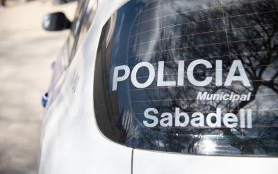 Un cotxe de la Policia Municipal, en una imatge d'arxiu/ Roger Benet